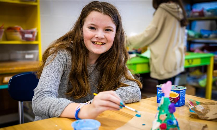 Students make clay sculptures